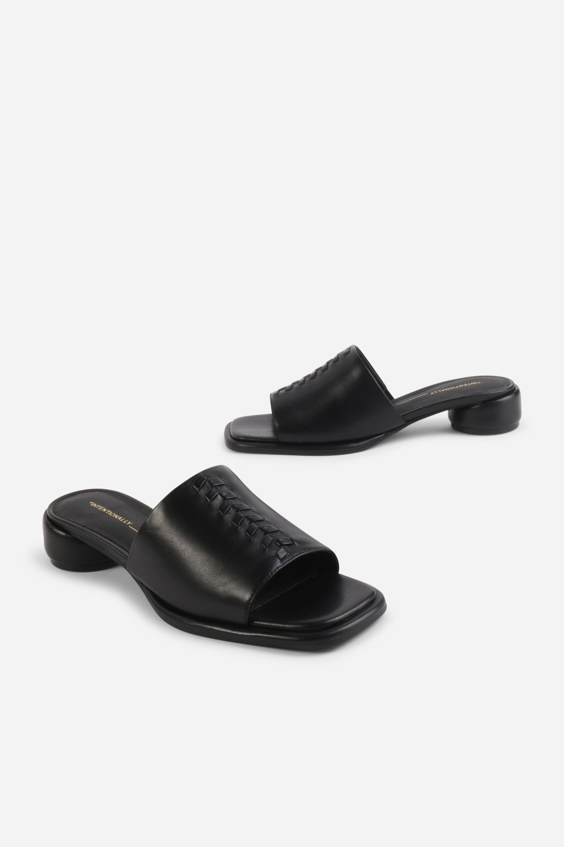 Intentionally Blank IMAGINE LEATHER SLIDE