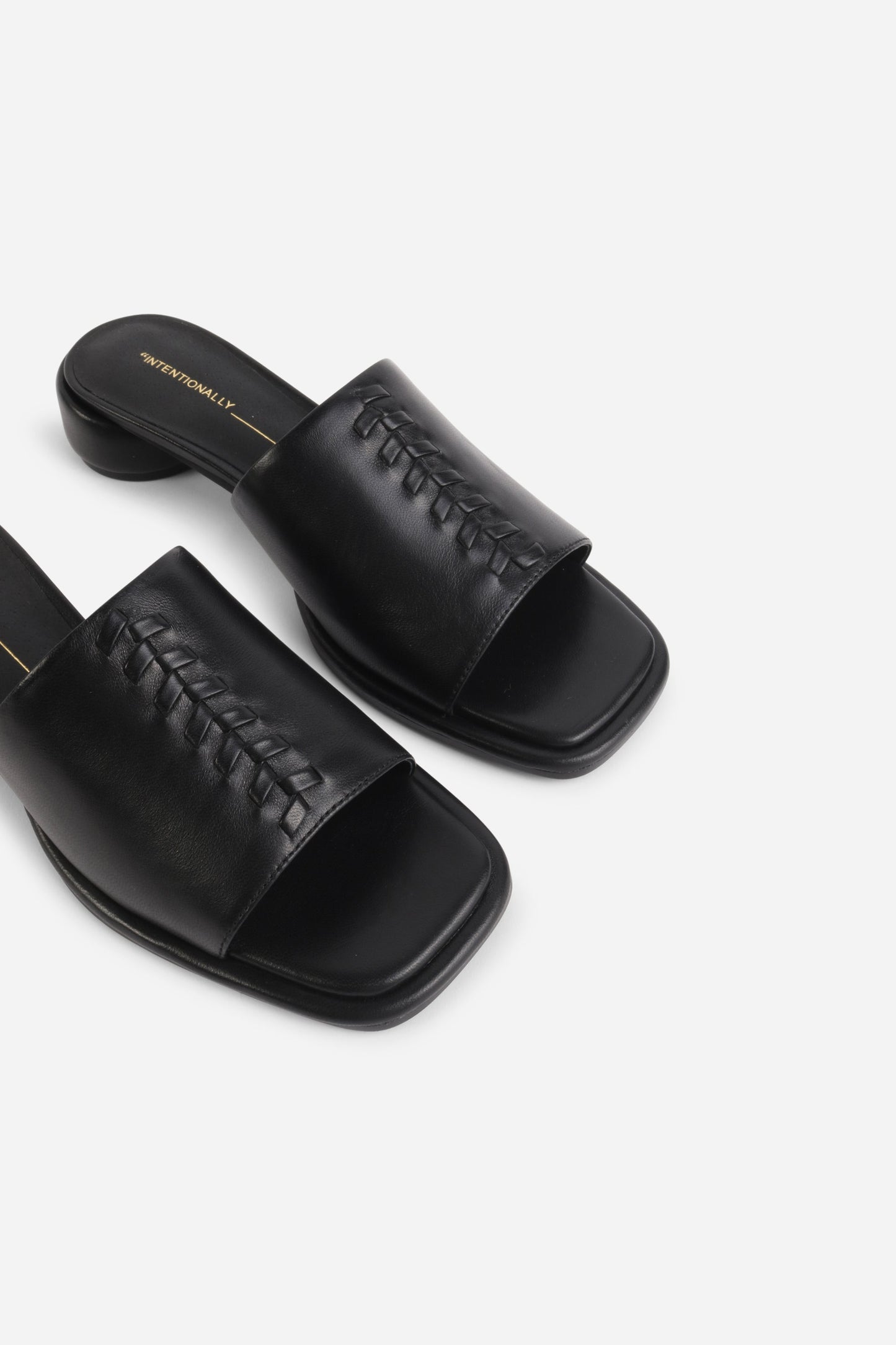 Intentionally Blank IMAGINE LEATHER SLIDE