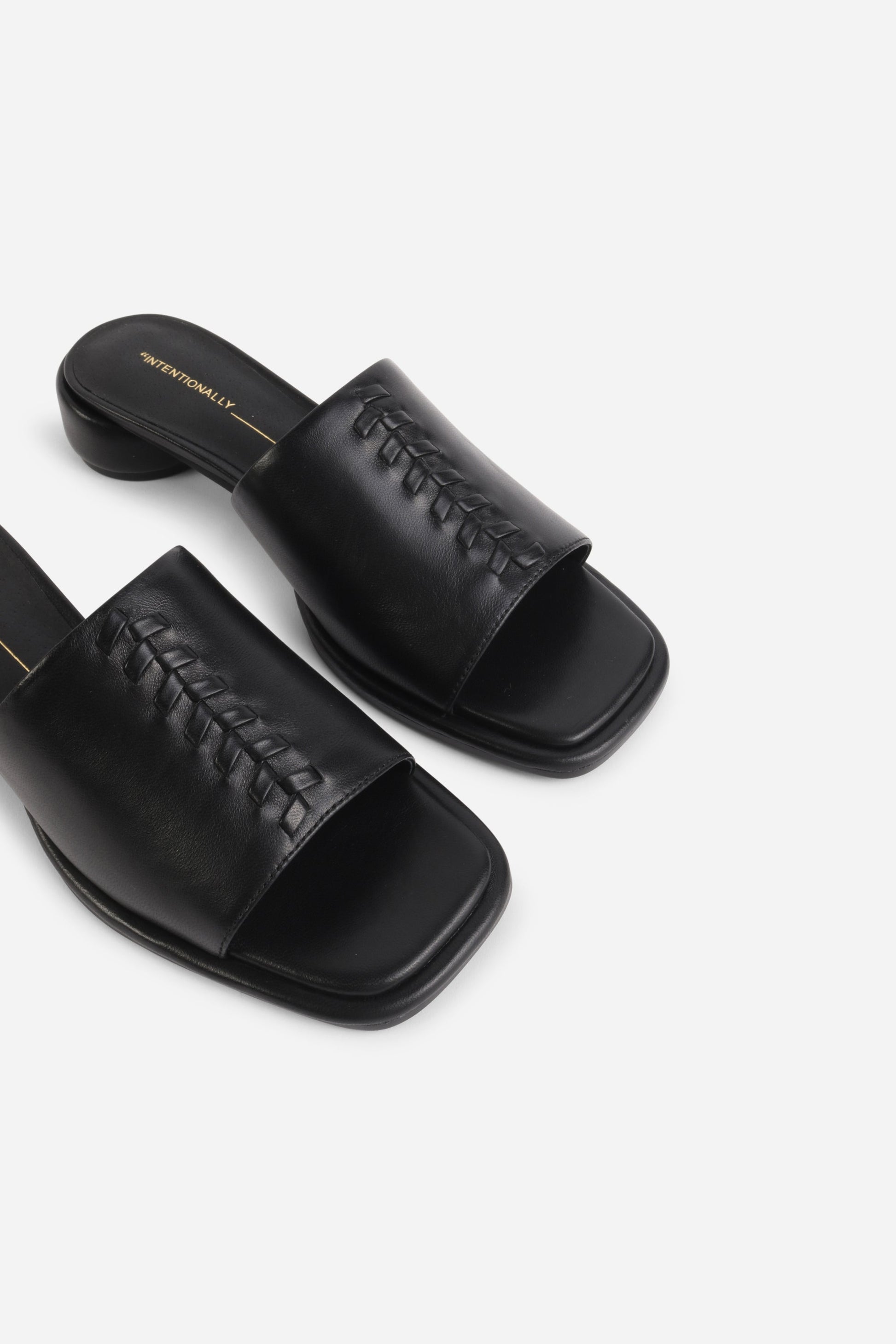 Intentionally Blank IMAGINE LEATHER SLIDE