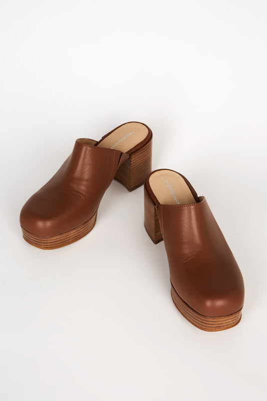 Intentionally Blank FACTS LEATHER PLATFORM CLOG