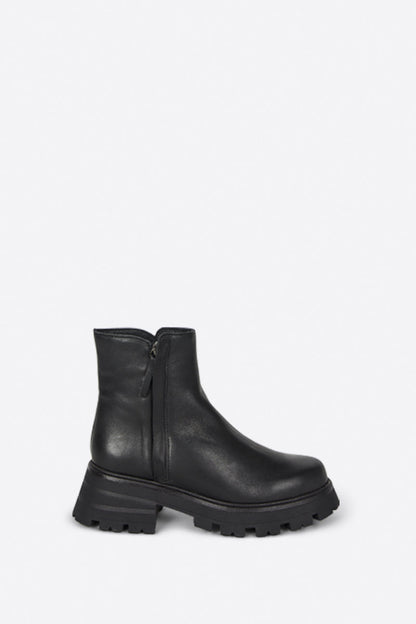 Intentionally Blank LARRY LUG SOLE BOOT