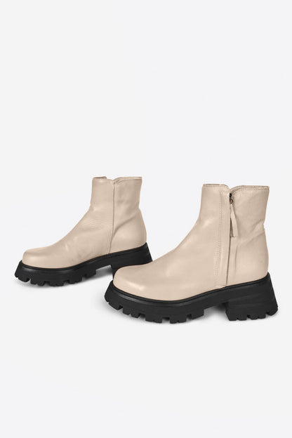 Intentionally Blank LARRY LUG SOLE BOOT