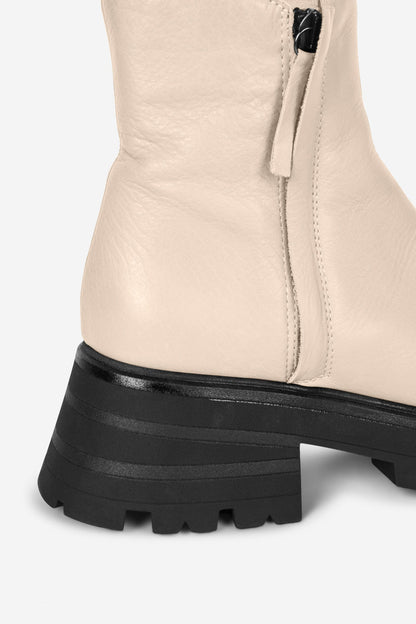 Intentionally Blank LARRY LUG SOLE BOOT