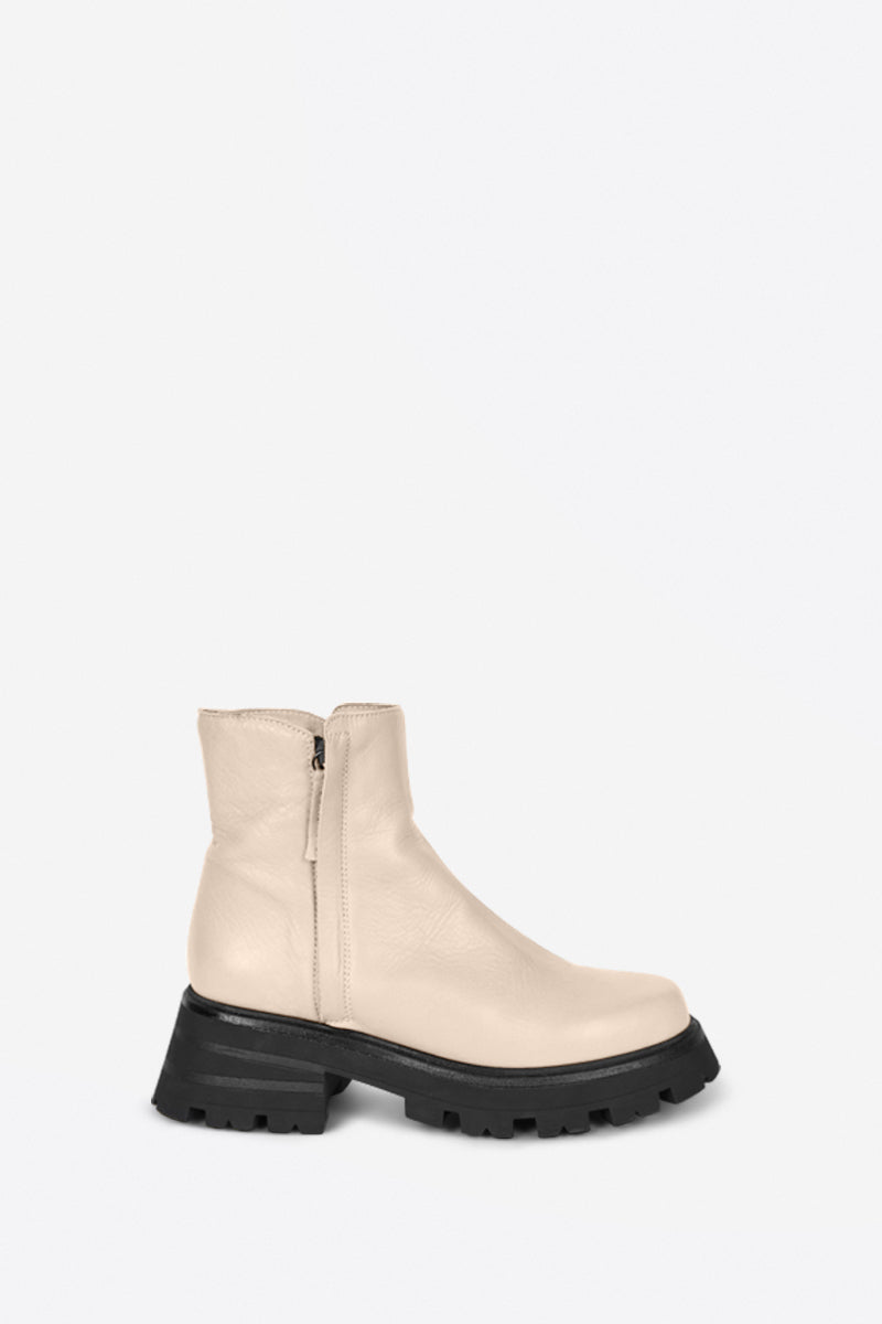 Intentionally Blank LARRY LUG SOLE BOOT