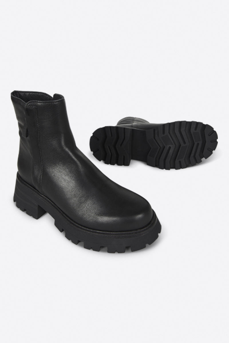 Intentionally Blank LARRY LUG SOLE BOOT