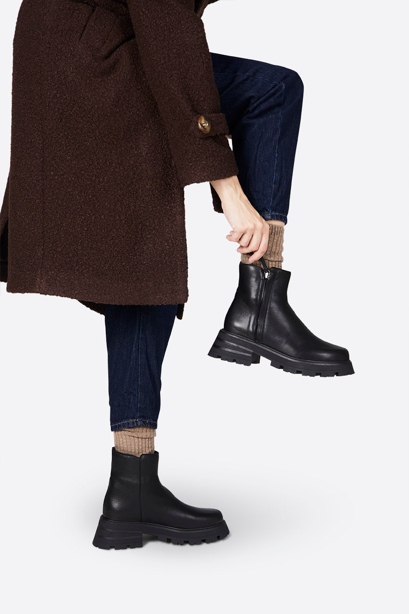 Intentionally Blank LARRY LUG SOLE BOOT
