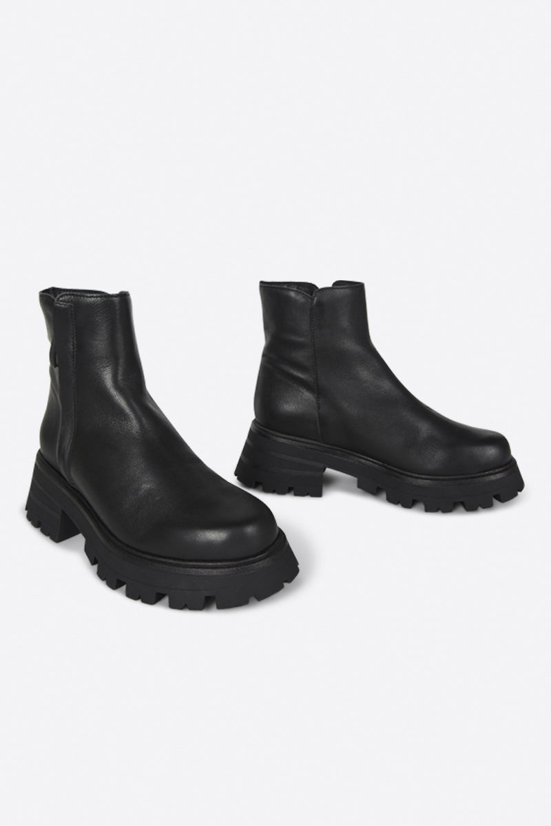 Intentionally Blank LARRY LUG SOLE BOOT