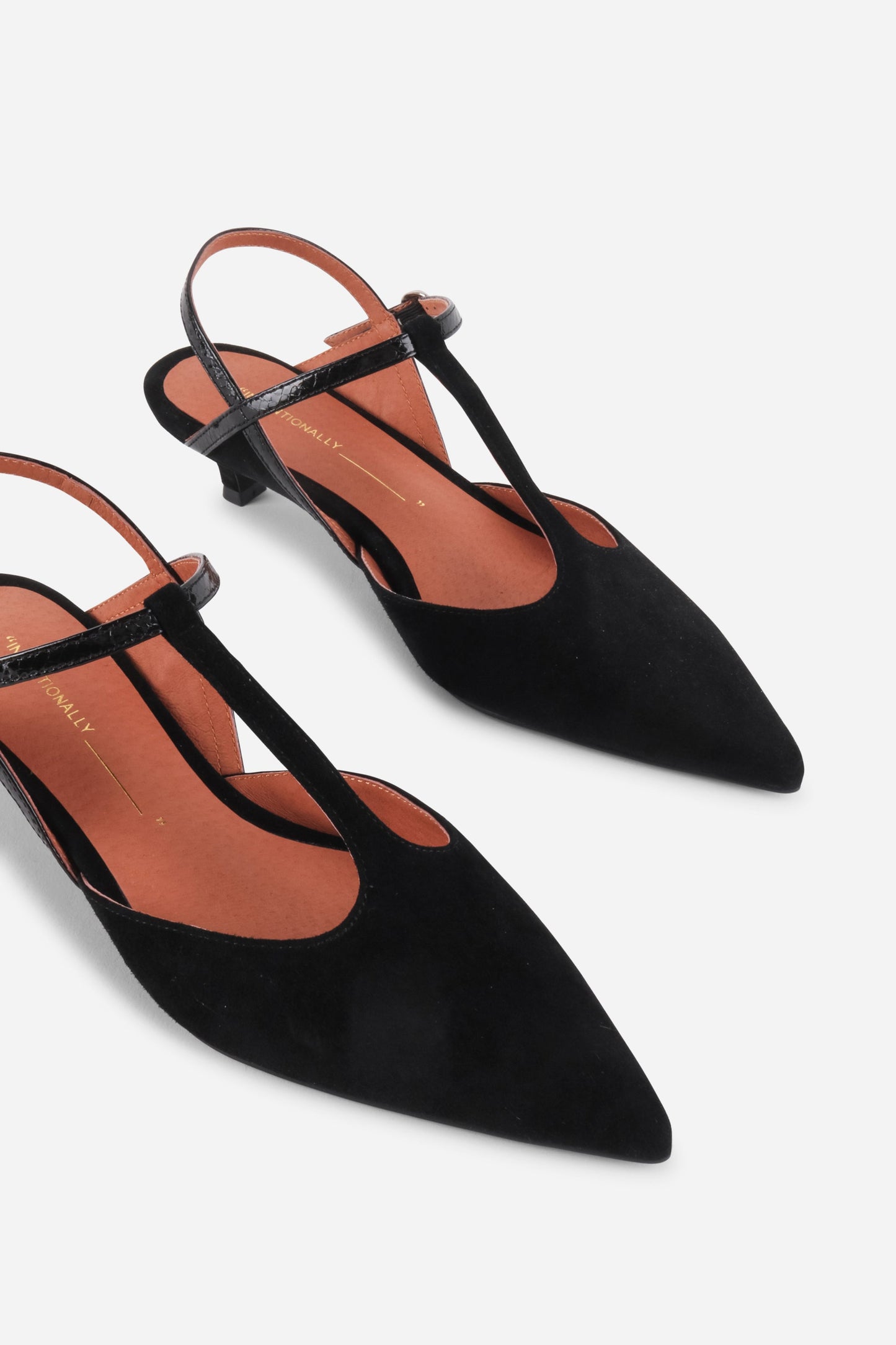 Intentionally Blank BBGIRL KITTEN HEEL PUMP