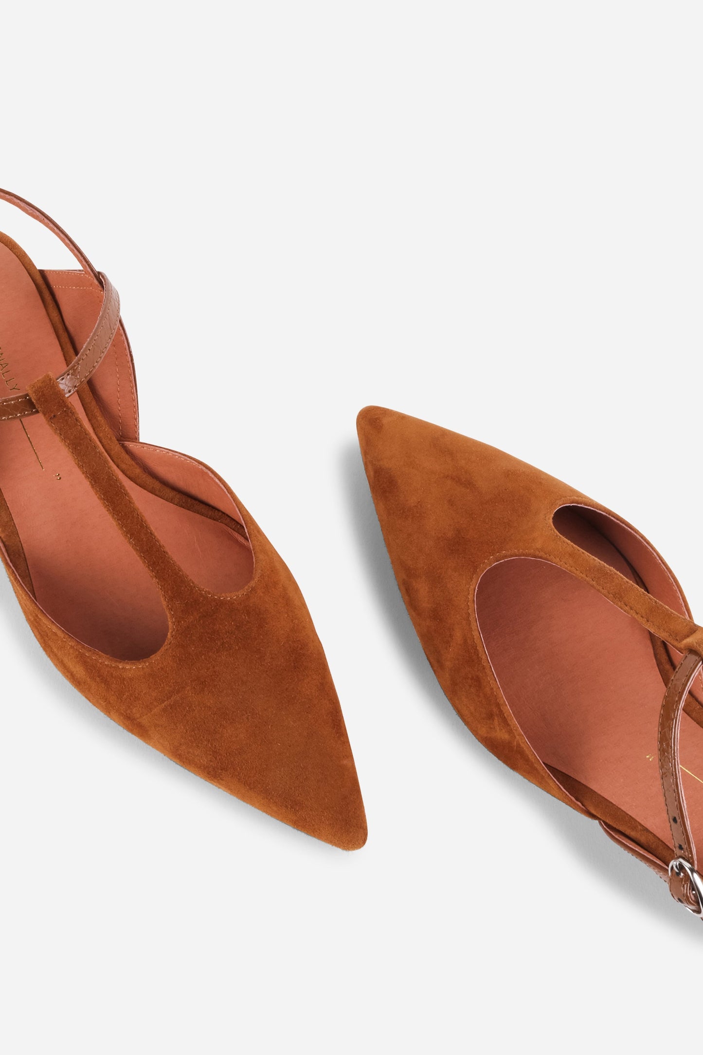Intentionally Blank BBGIRL KITTEN HEEL PUMP