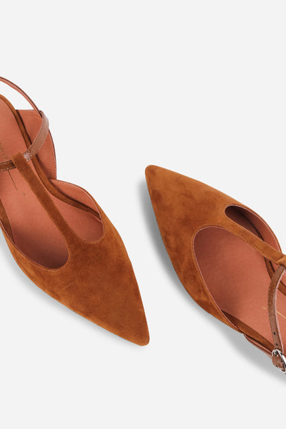 Intentionally Blank BBGIRL KITTEN HEEL PUMP