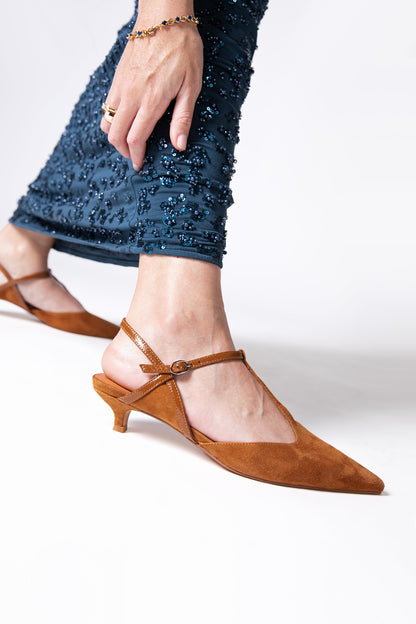 Intentionally Blank BBGIRL KITTEN HEEL PUMP