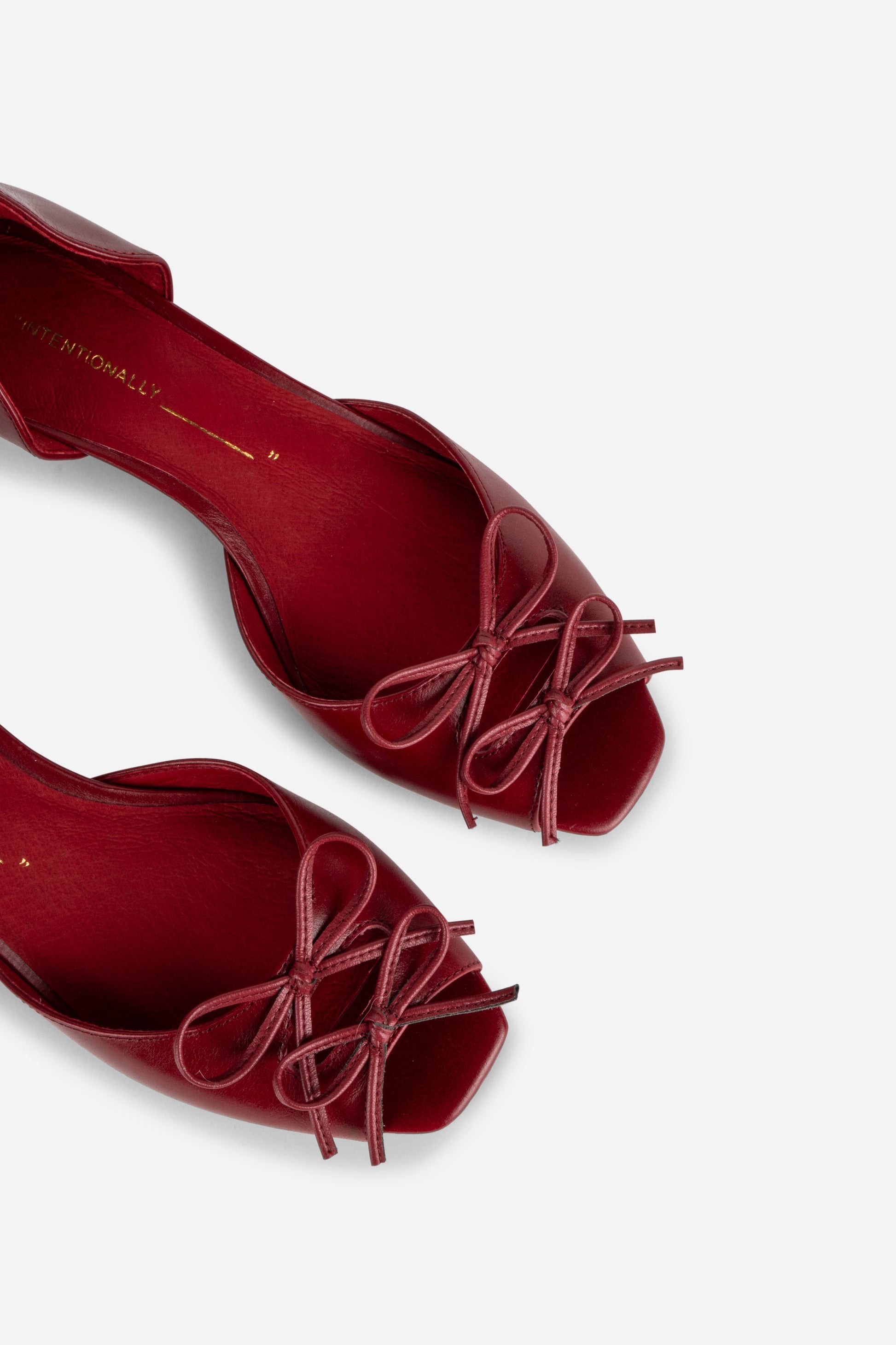 Intentionally Blank CAROL PEEP TOE KITTEN HEEL