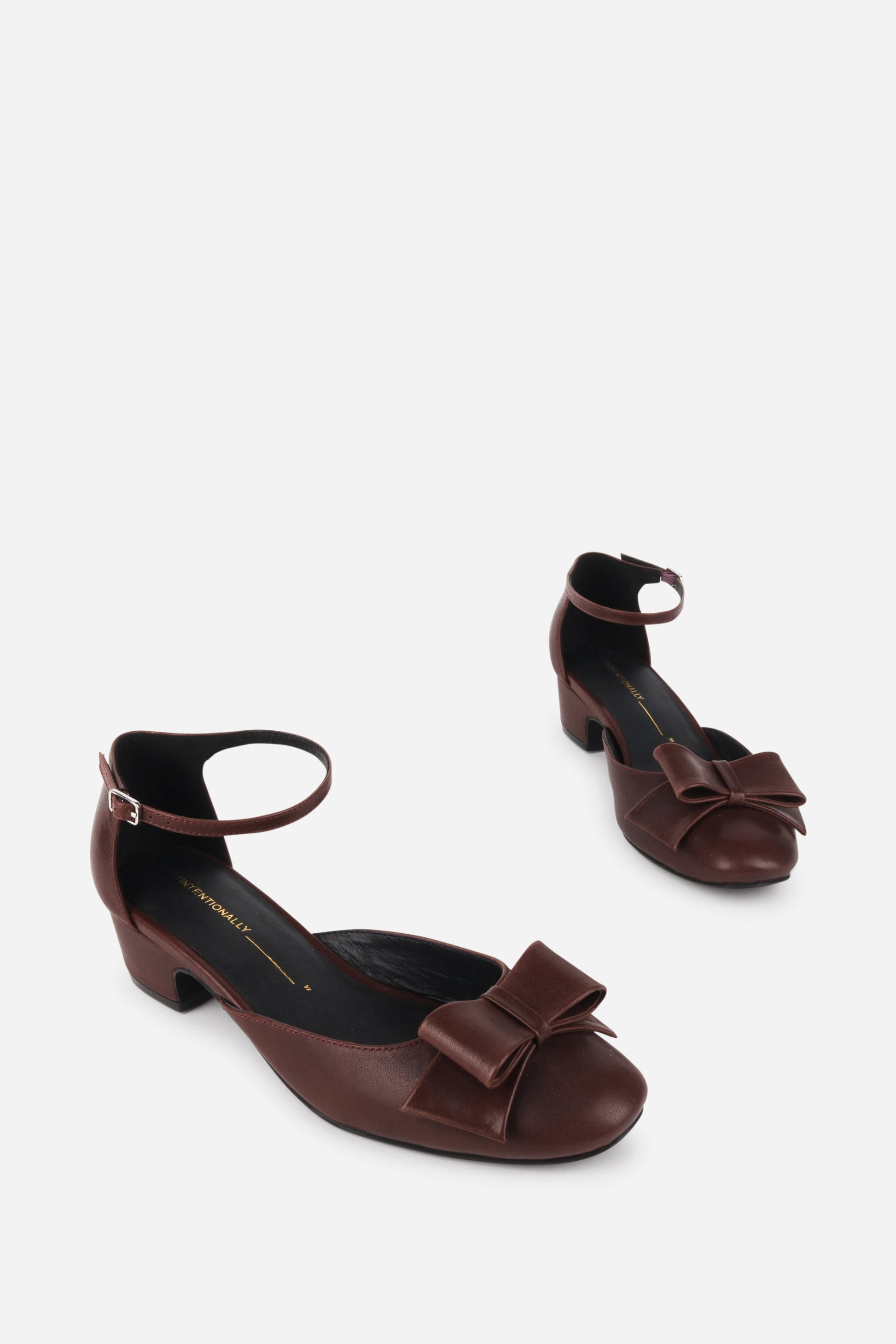 Intentionally Blank ACCORD MARY JANE HEEL