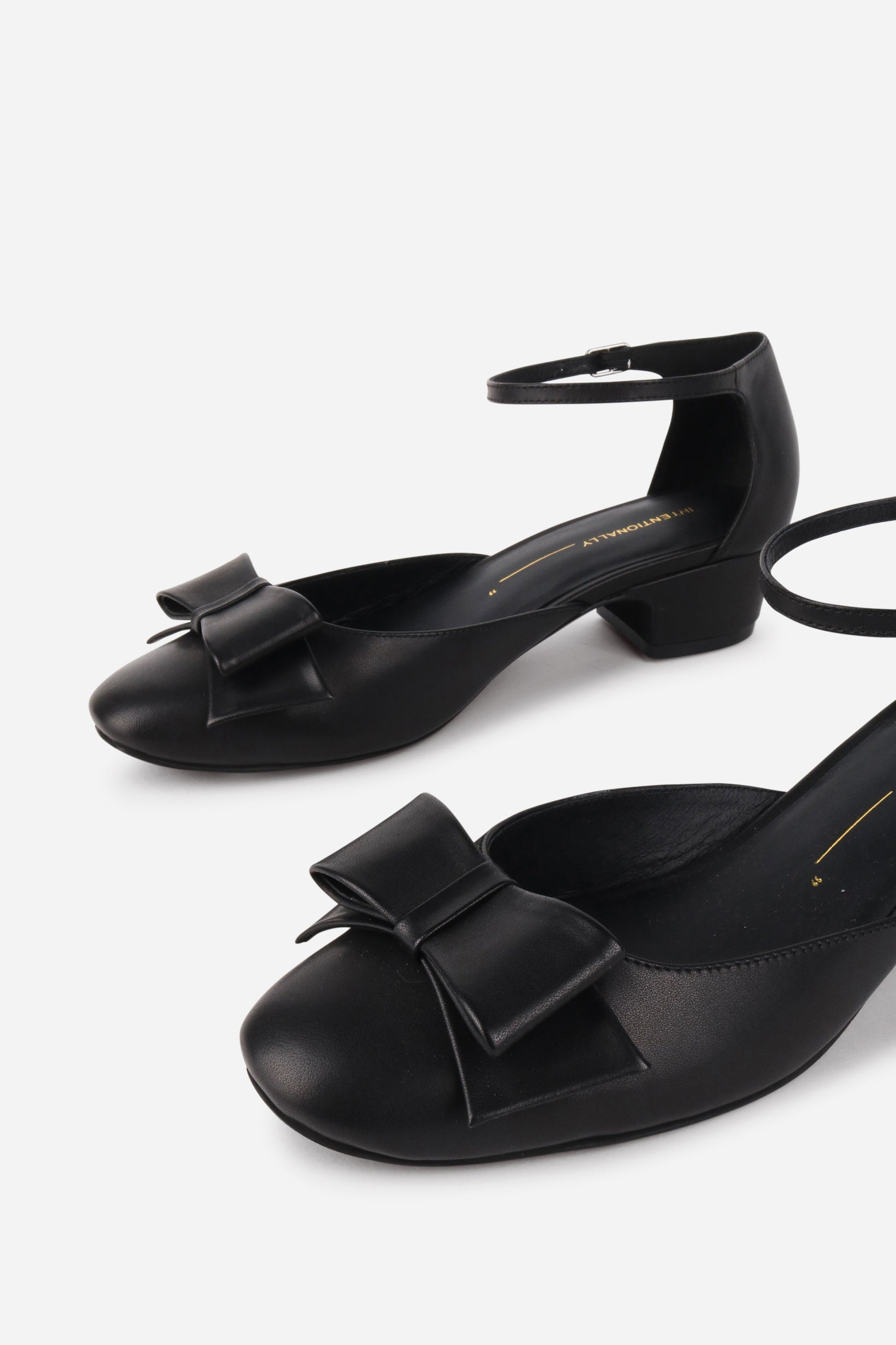 Intentionally Blank ACCORD MARY JANE HEEL