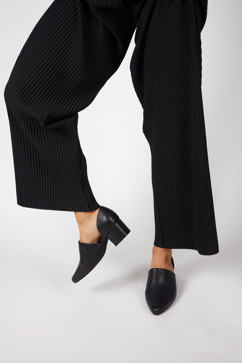 Intentionally Blank PERF-HI HEEL