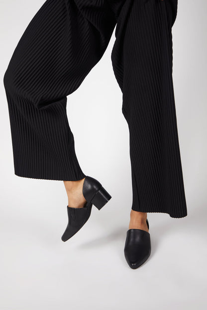 Intentionally Blank PERF-HI HEEL