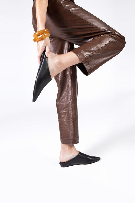 Intentionally Blank MAJOR LEATHER FLAT MULE