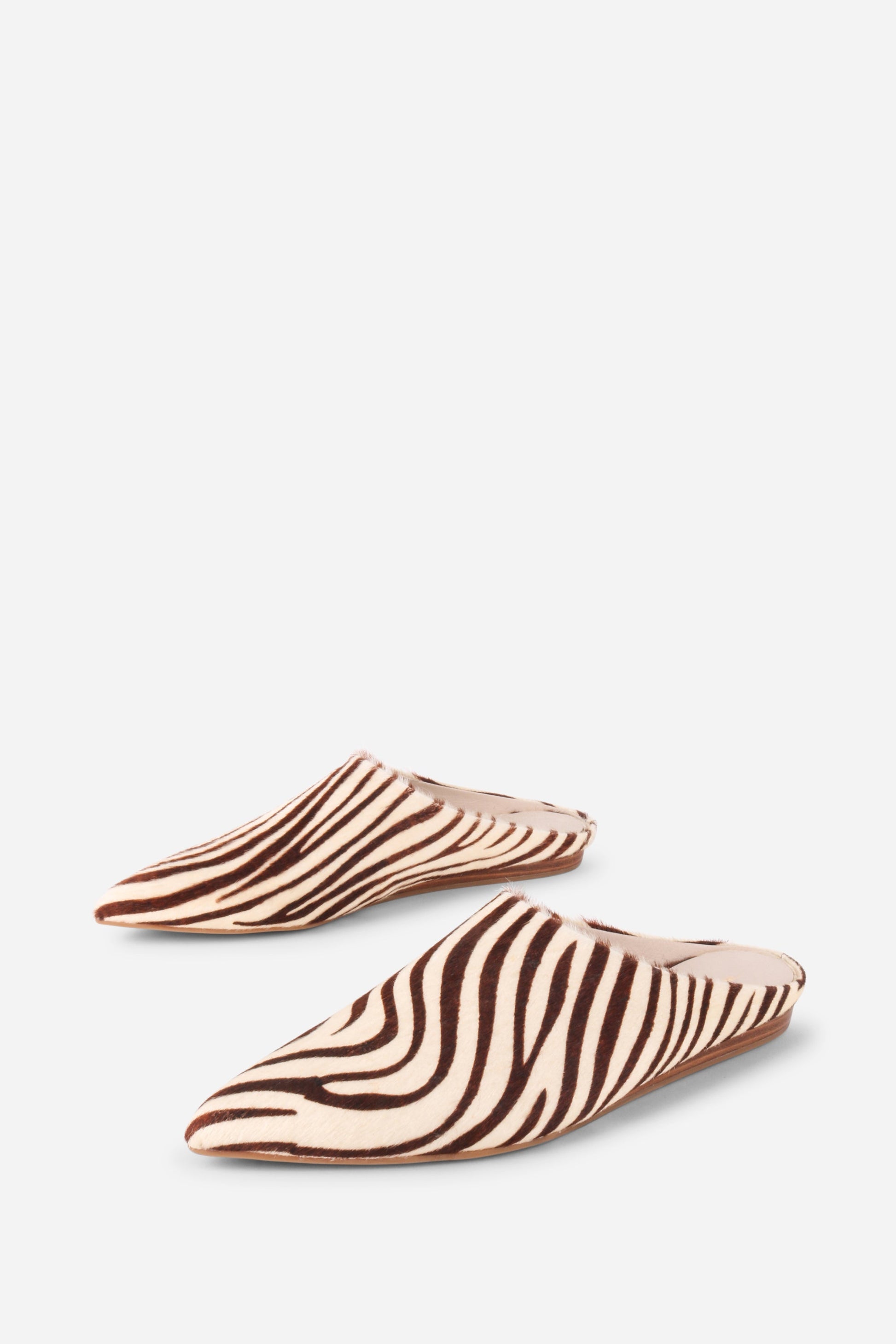 Intentionally Blank MAJOR COWHIDE FLAT MULE