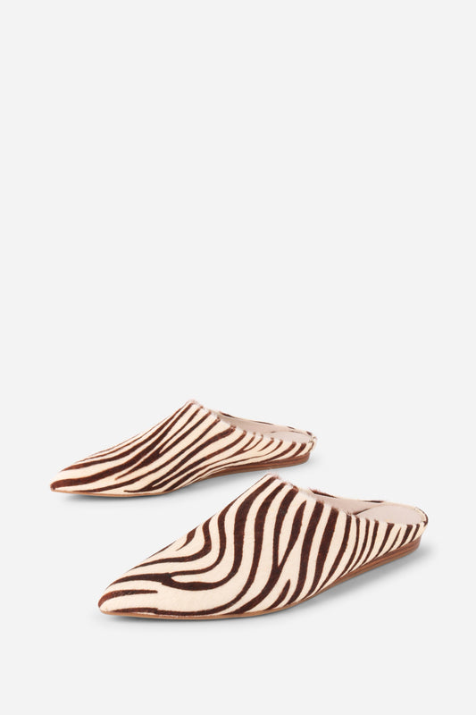 Intentionally Blank MAJOR COWHIDE FLAT MULE