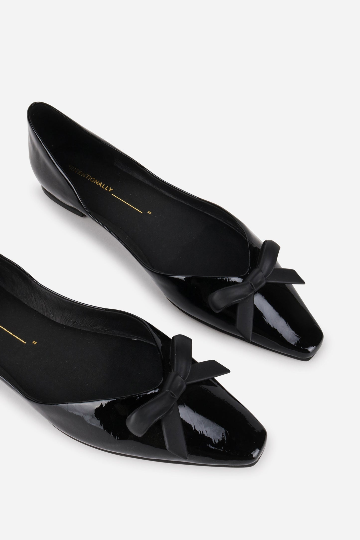 Intentionally Blank CECILIA PATENT BALLET FLAT