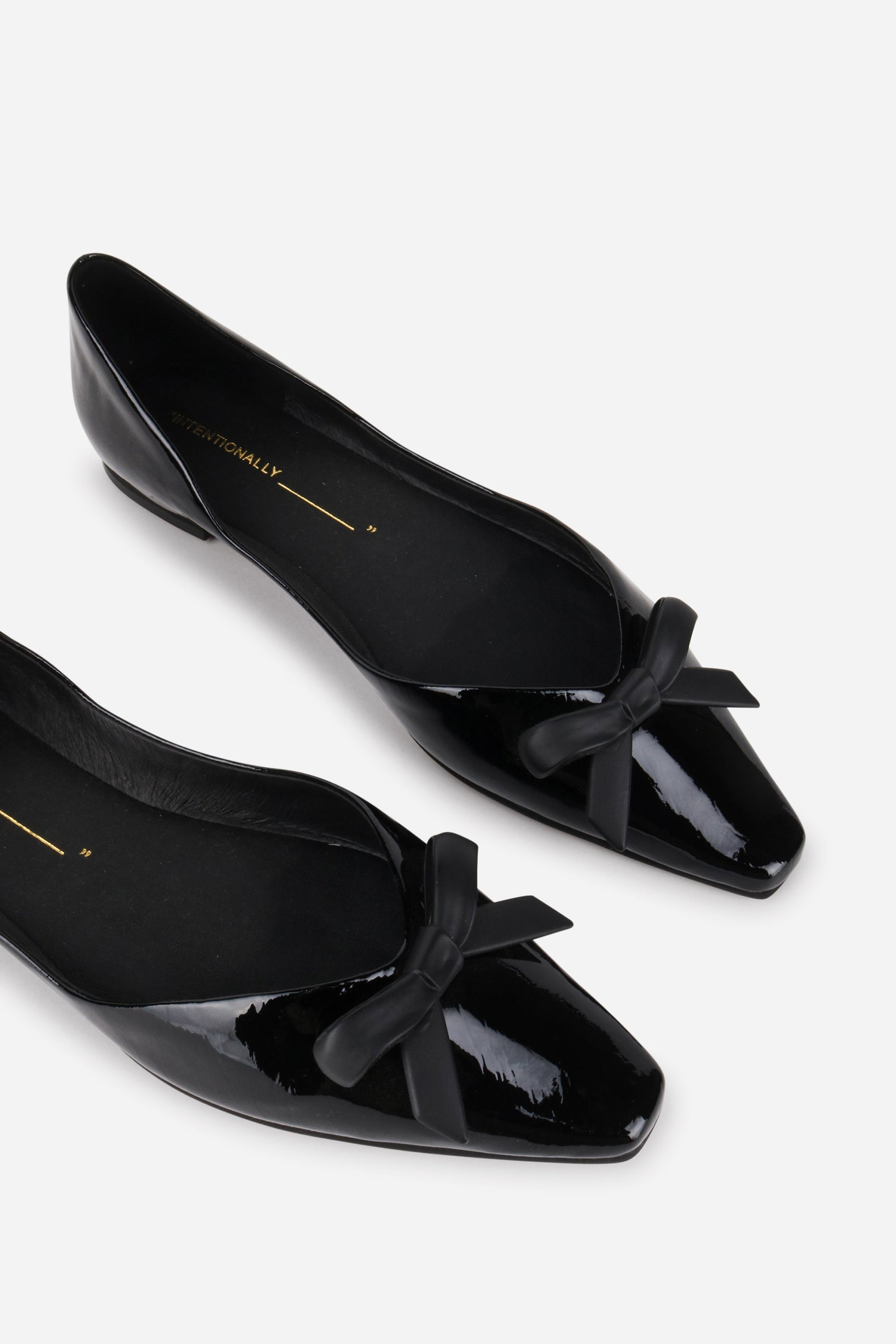 Intentionally Blank CECILIA PATENT BALLET FLAT