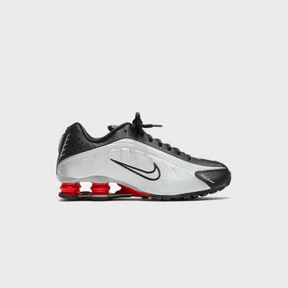 Men|Women Kith Nike Shox R4 P1 - Black / Metallic Silver / Max Orange