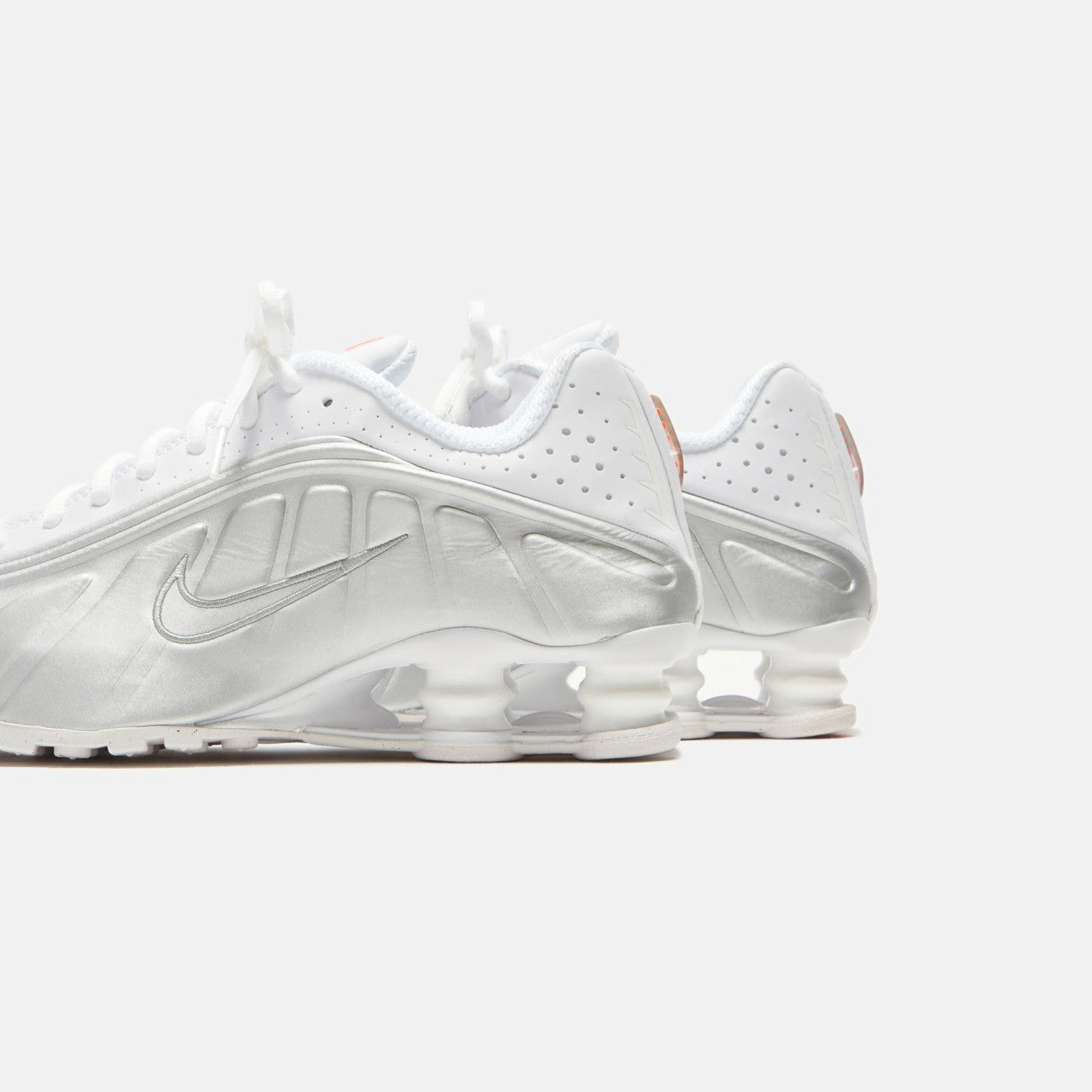 Women Kith Nike WMNS Shox R4 - White / Metallic Silver / Max Orange / White