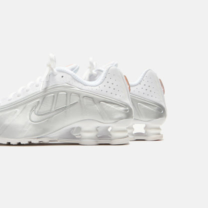 Women Kith Nike WMNS Shox R4 - White / Metallic Silver / Max Orange / White