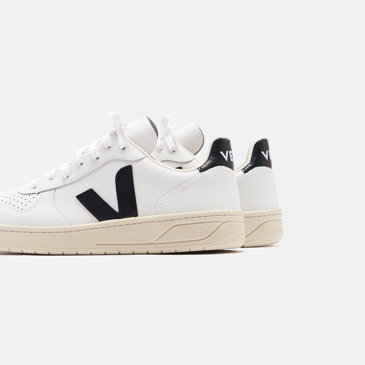 Women Kith Veja WMNS V-10 - Extra White / Black