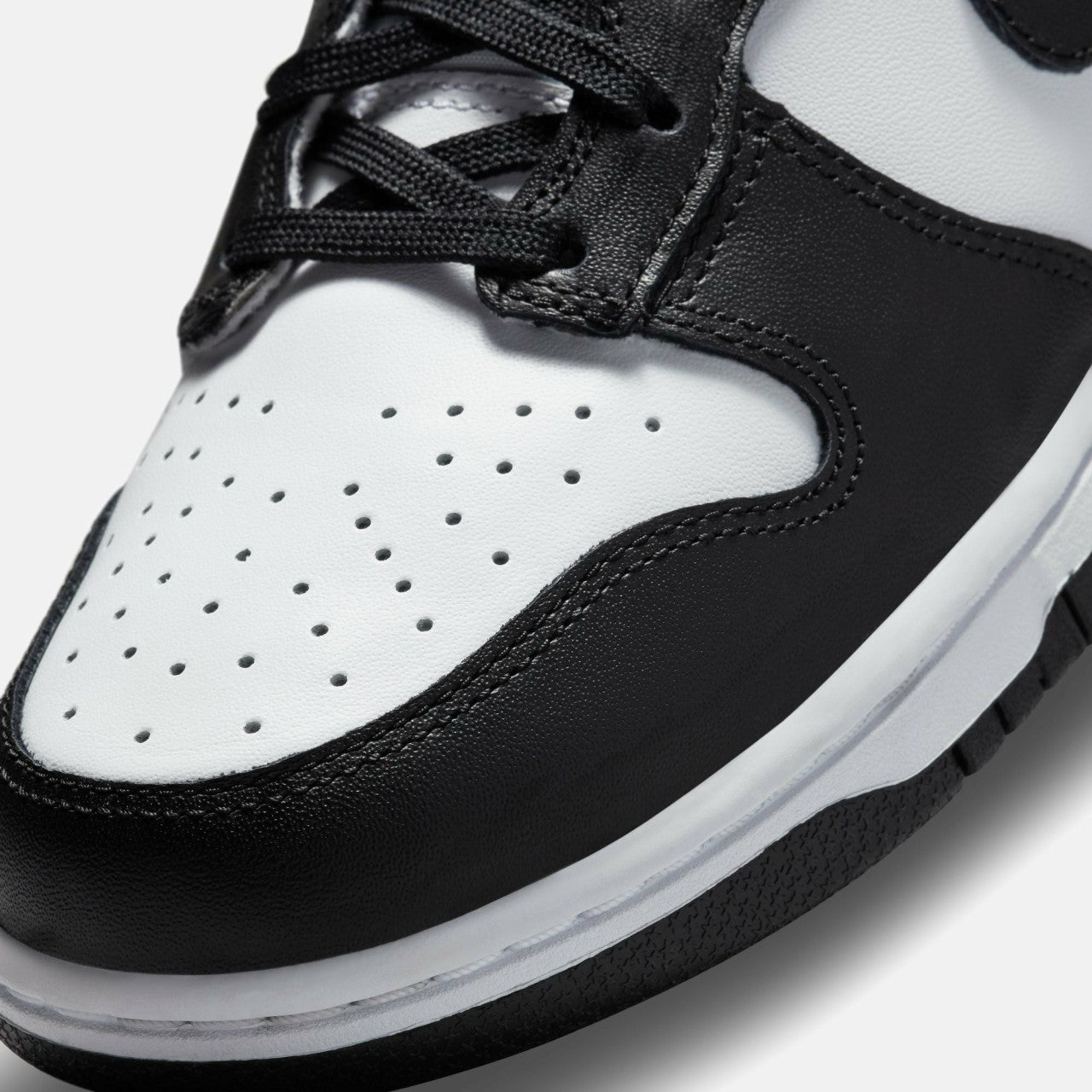 Women Kith Nike WMNS Dunk High - White / Black / University Red