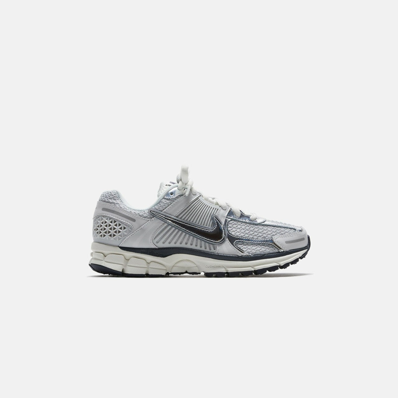 Women Kith Nike WMNS Zoom Vomero 5 - Photon Dust / Chrome / Gridiron / Sail