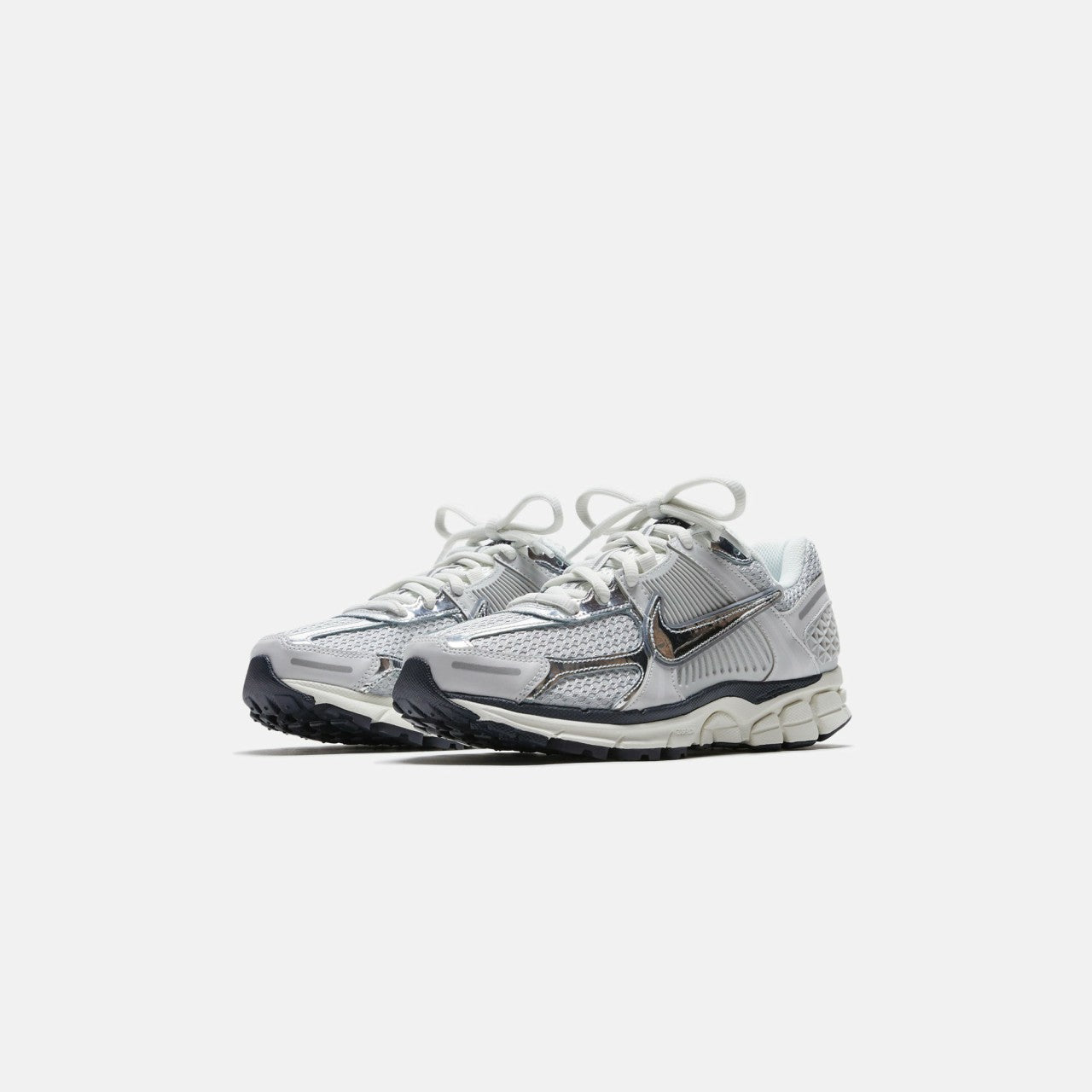 Women Kith Nike WMNS Zoom Vomero 5 - Photon Dust / Chrome / Gridiron / Sail
