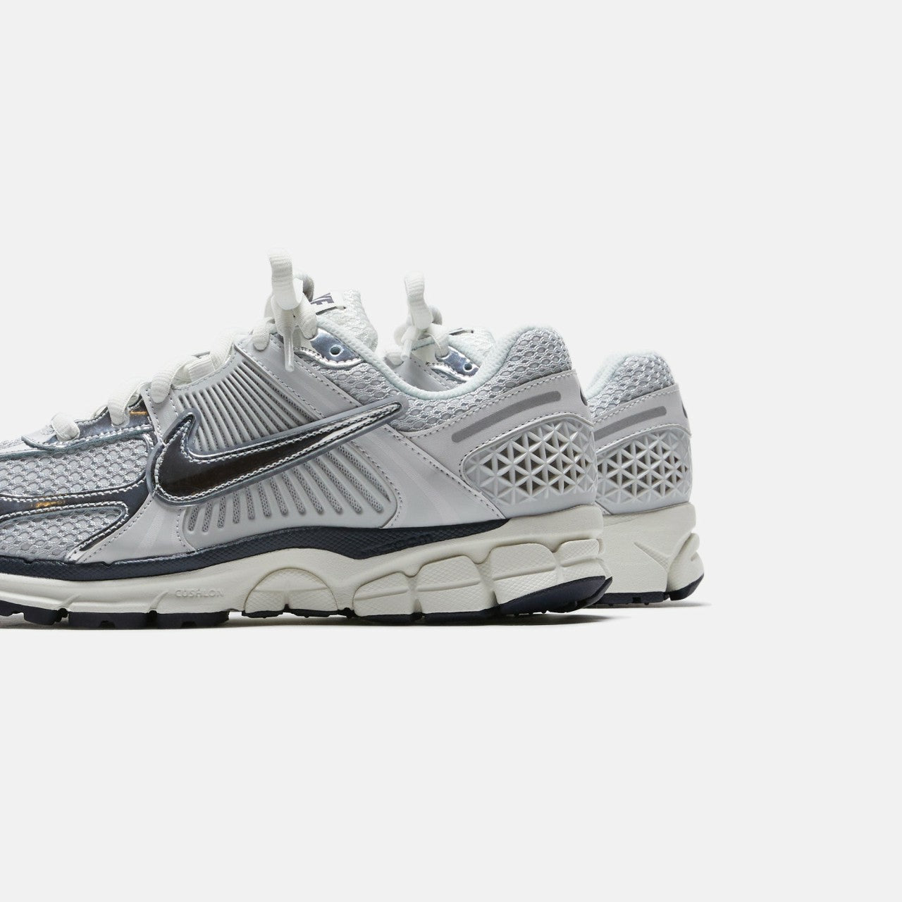 Women Kith Nike WMNS Zoom Vomero 5 - Photon Dust / Chrome / Gridiron / Sail