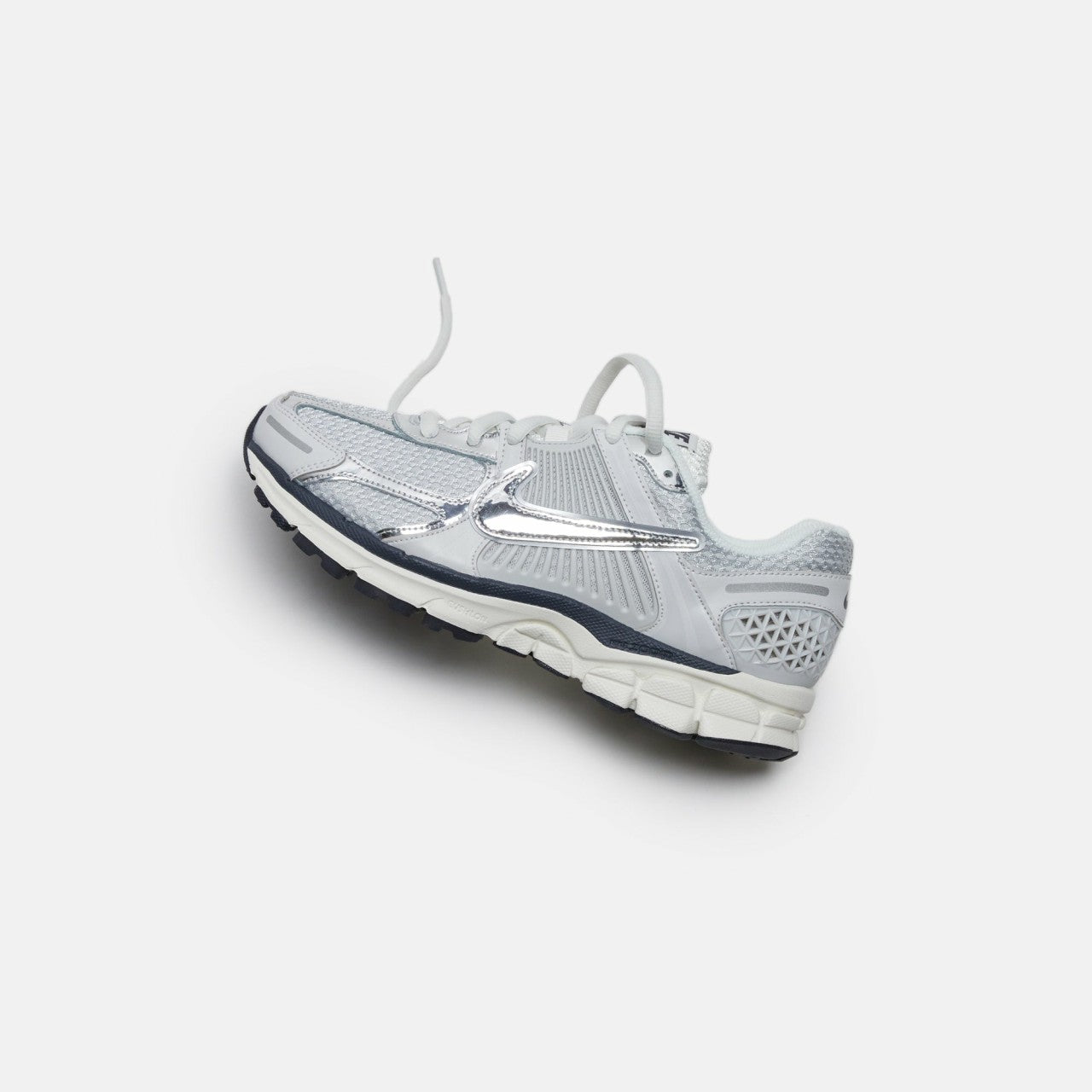Women Kith Nike WMNS Zoom Vomero 5 - Photon Dust / Chrome / Gridiron / Sail