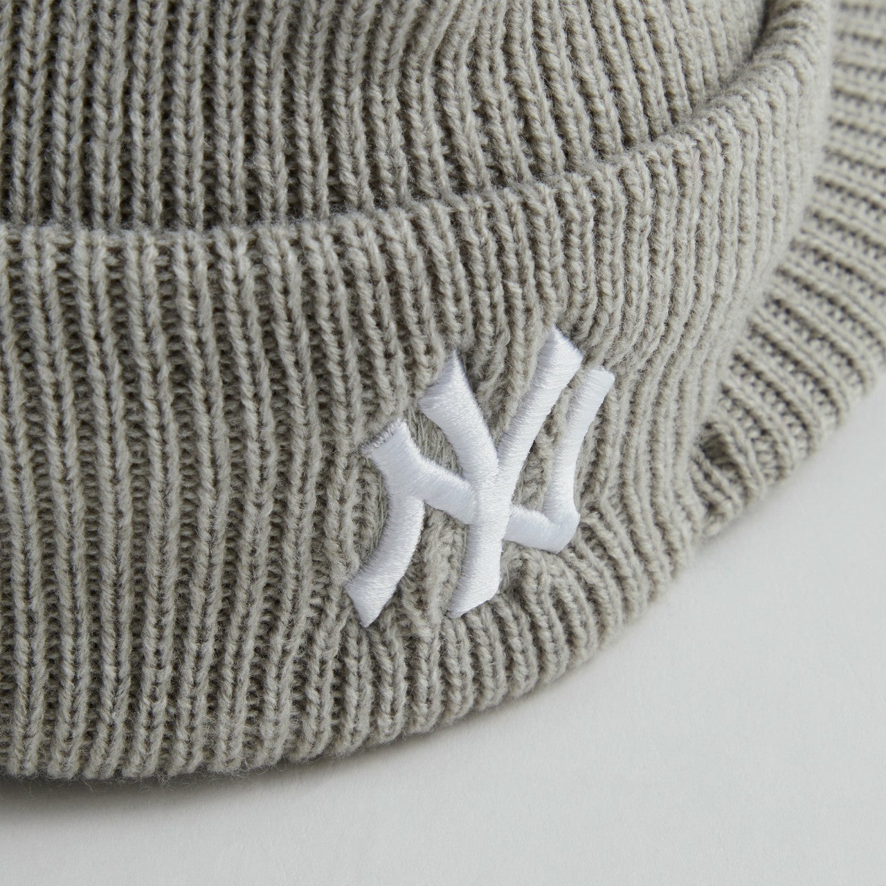 Men Kith Kith for the New York Yankees Visor Beanie - Light Heather Grey
