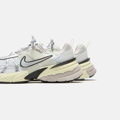 Men Kith Nike V2K Run - Summit White / Metallic Silver
