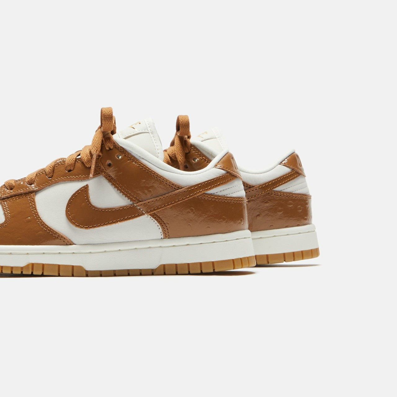 Women Kith Nike WMNS Dunk Low LX - Phantom / Ale Brown / Sail / Metallic Gold