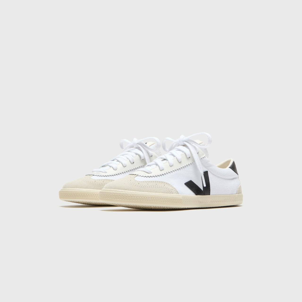 Women Kith Veja WMNS Volley - White / Black
