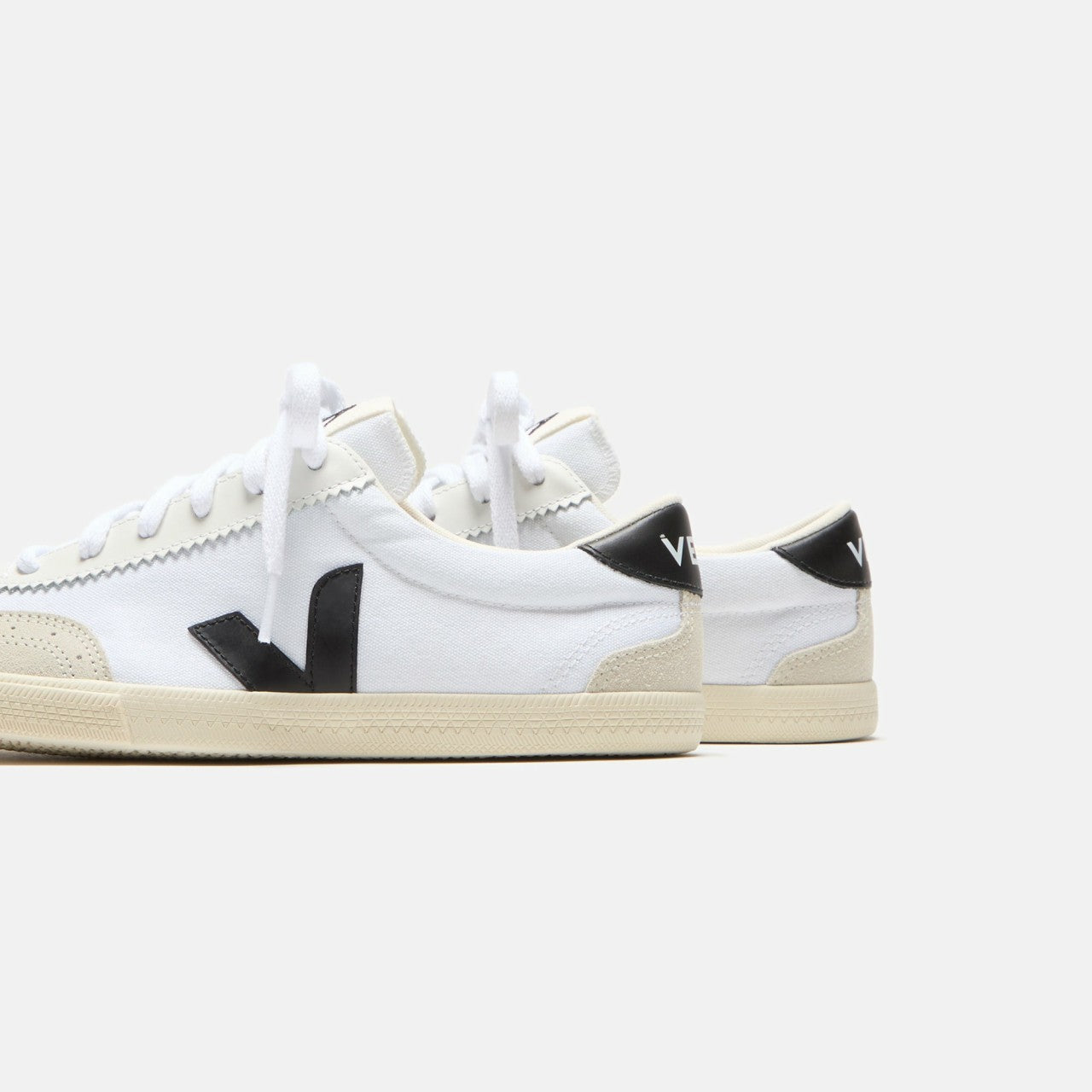 Women Kith Veja WMNS Volley - White / Black