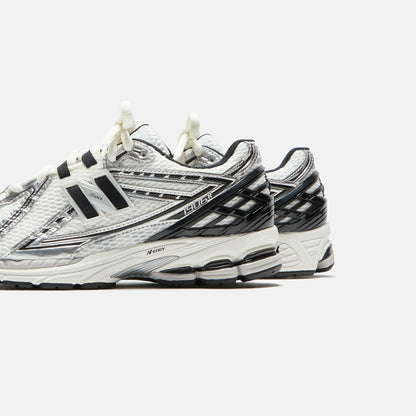 Men Kith New Balance 1906R - Silver Metallic / Black / Sea Salt