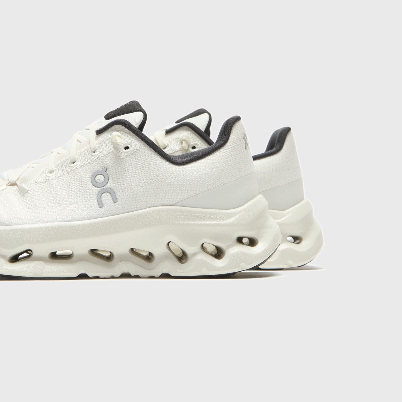 Women Kith On Running WMNS Cloudtilt - Pearl / Black