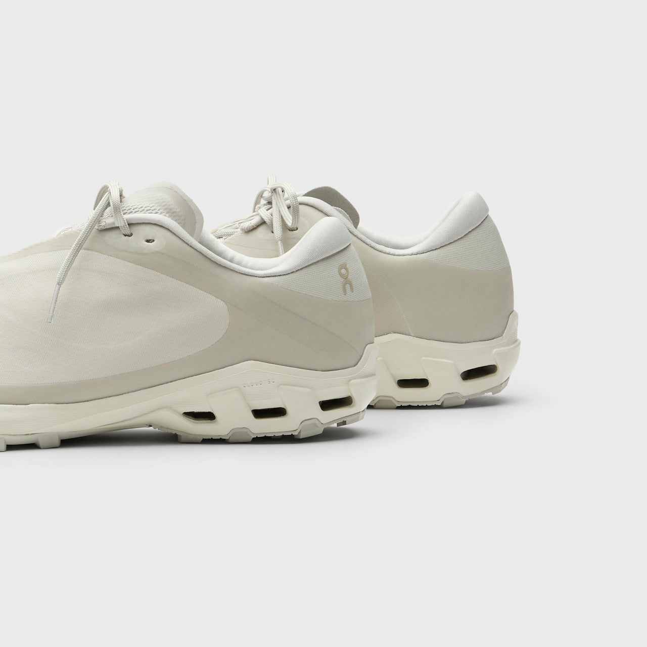 Women Kith On Running x Post Archive Faction WMNS Cloudventure Peak - Ice / Moon
