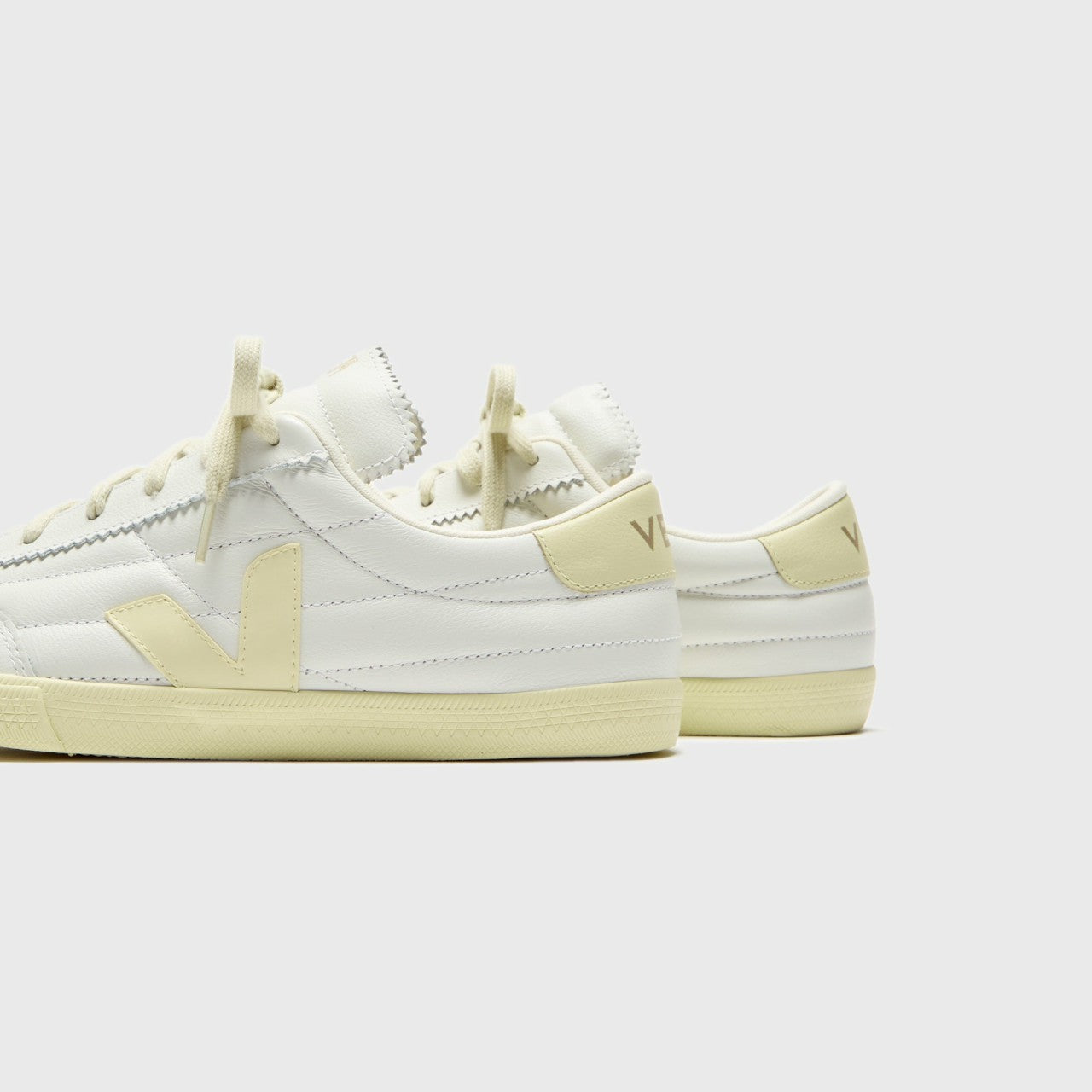 Men Kith Veja Panenka - White Calcaire