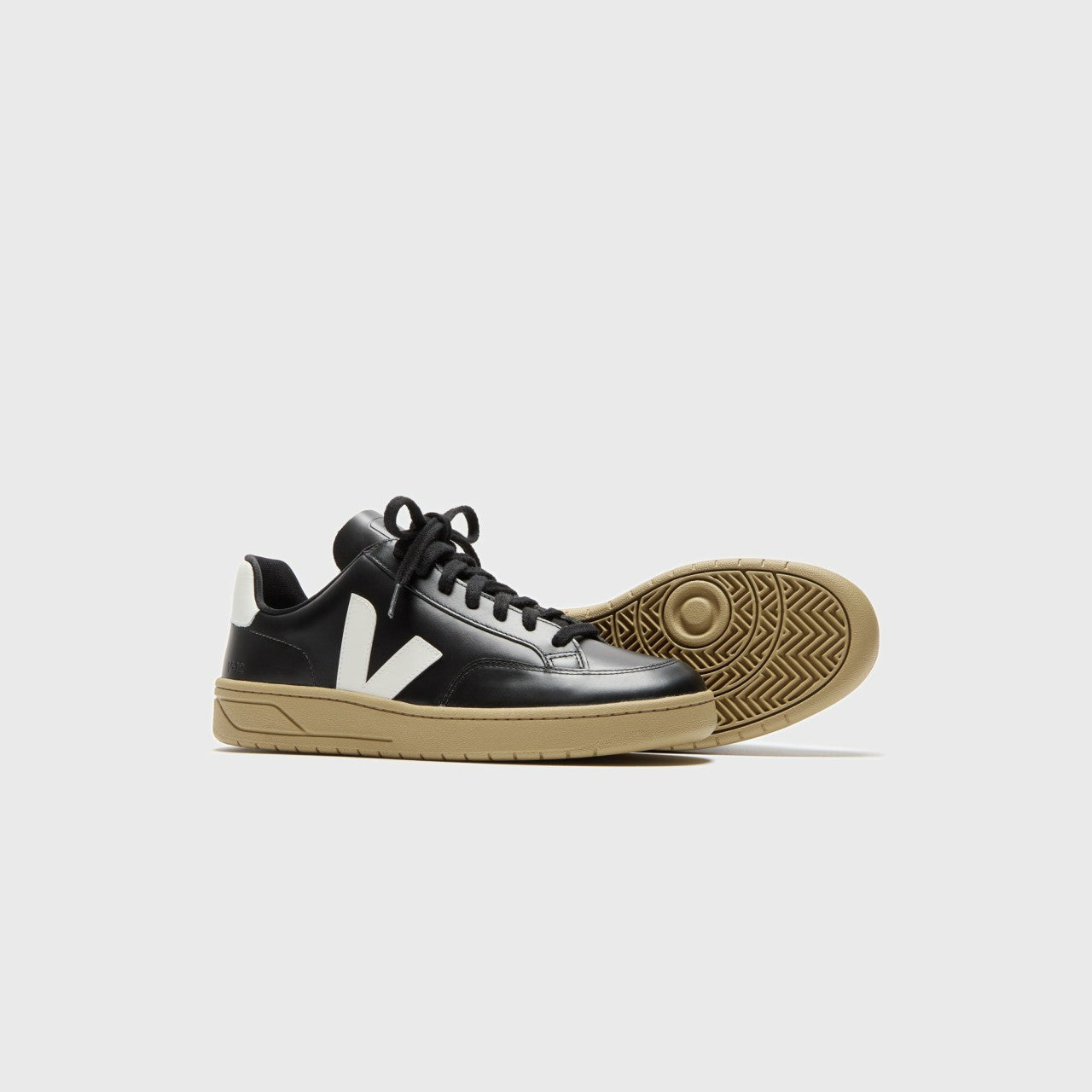 Women Kith Veja WMNS V-12 - Extra Black / White Dune