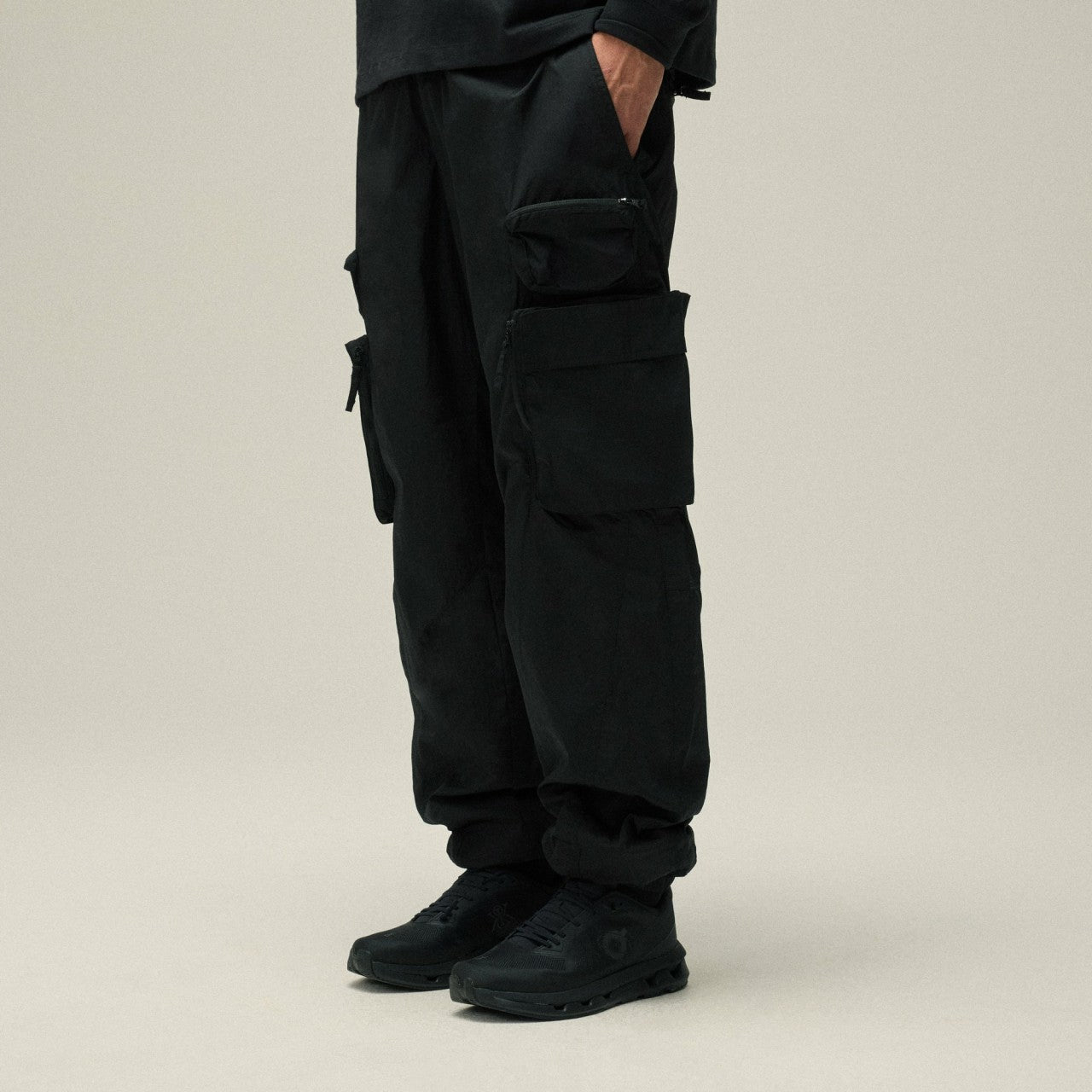 Men Kith Kith Wrinkle Nylon Chauncey Cargo Pant - Black