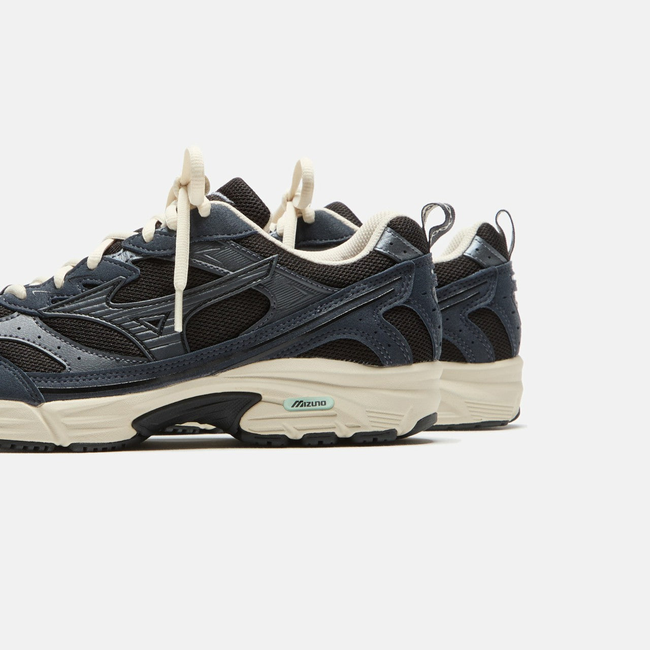 Men Kith Mizuno MXR - Black / Ebony / Ice Morning