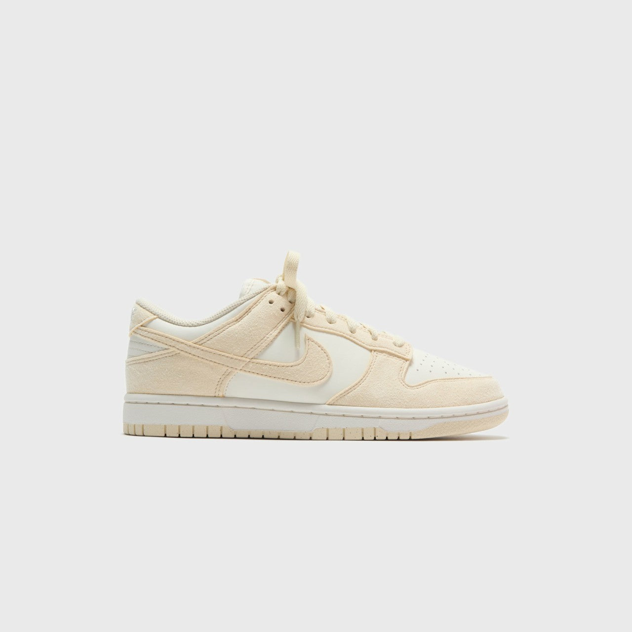 Women Kith Nike WMNS Dunk Low - Soft Pearl / Beach / Pale Ivory / White