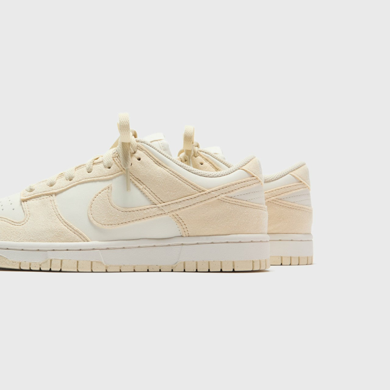 Women Kith Nike WMNS Dunk Low - Soft Pearl / Beach / Pale Ivory / White