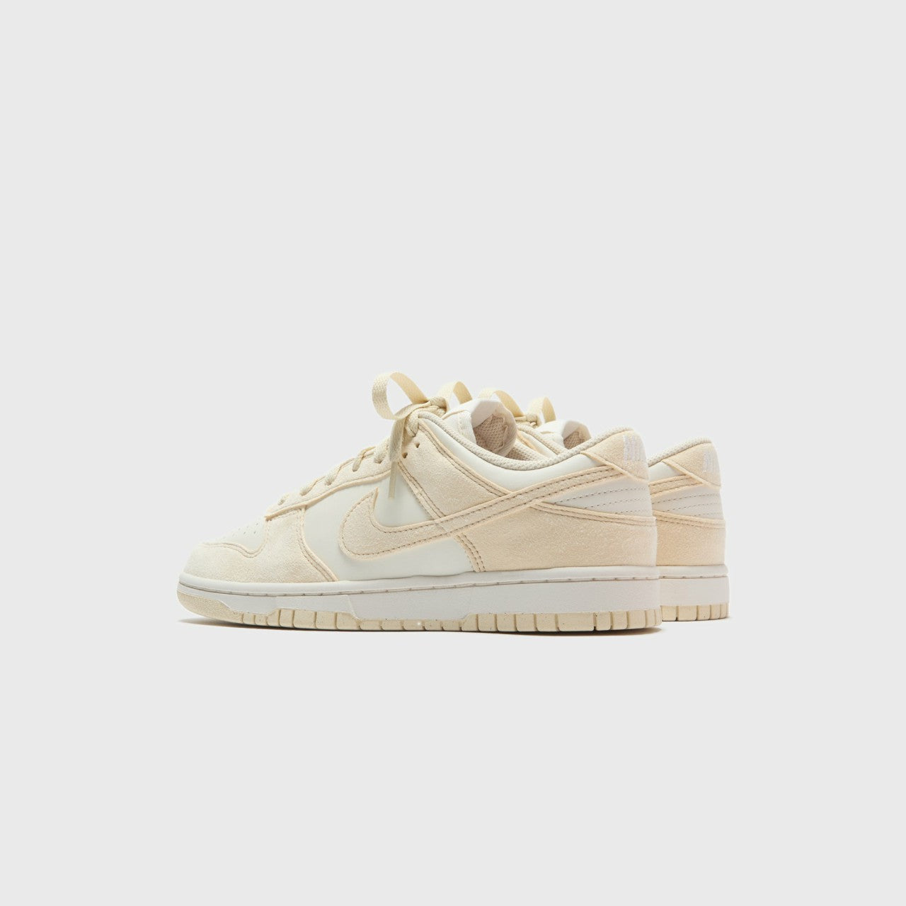Women Kith Nike WMNS Dunk Low - Soft Pearl / Beach / Pale Ivory / White
