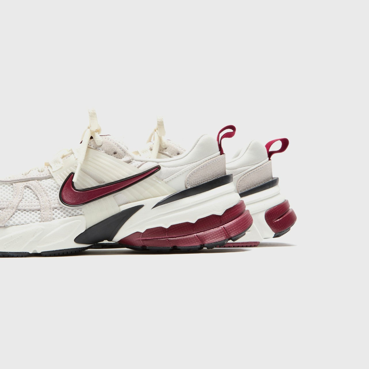 Women Kith Nike WMNS V2K Run SE - White / Team Red / Black